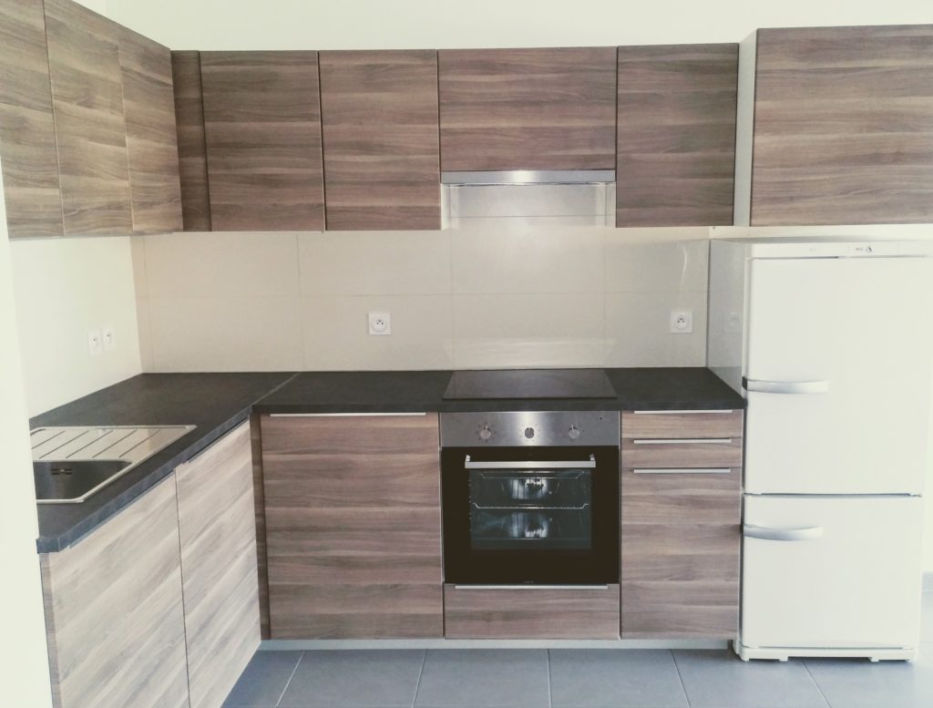 Magnifique cuisine moderne posée par Avinkel Rénovation, spécialiste de la rénovation intérieure à Paris.