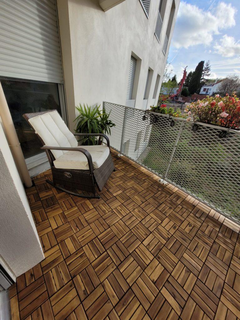 Rénovation complète pour cette terrasse avec des dalles en bois