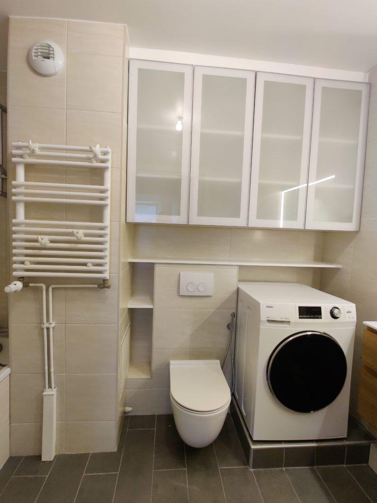 Rénovation complète d’une salle de bains à Paris, avec installations modernes et finitions soignées.