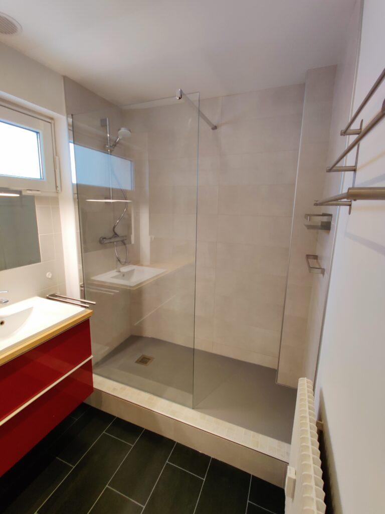 Rénovation complète d’une salle de douche réalisée par Avinkel Rénovation à Paris.