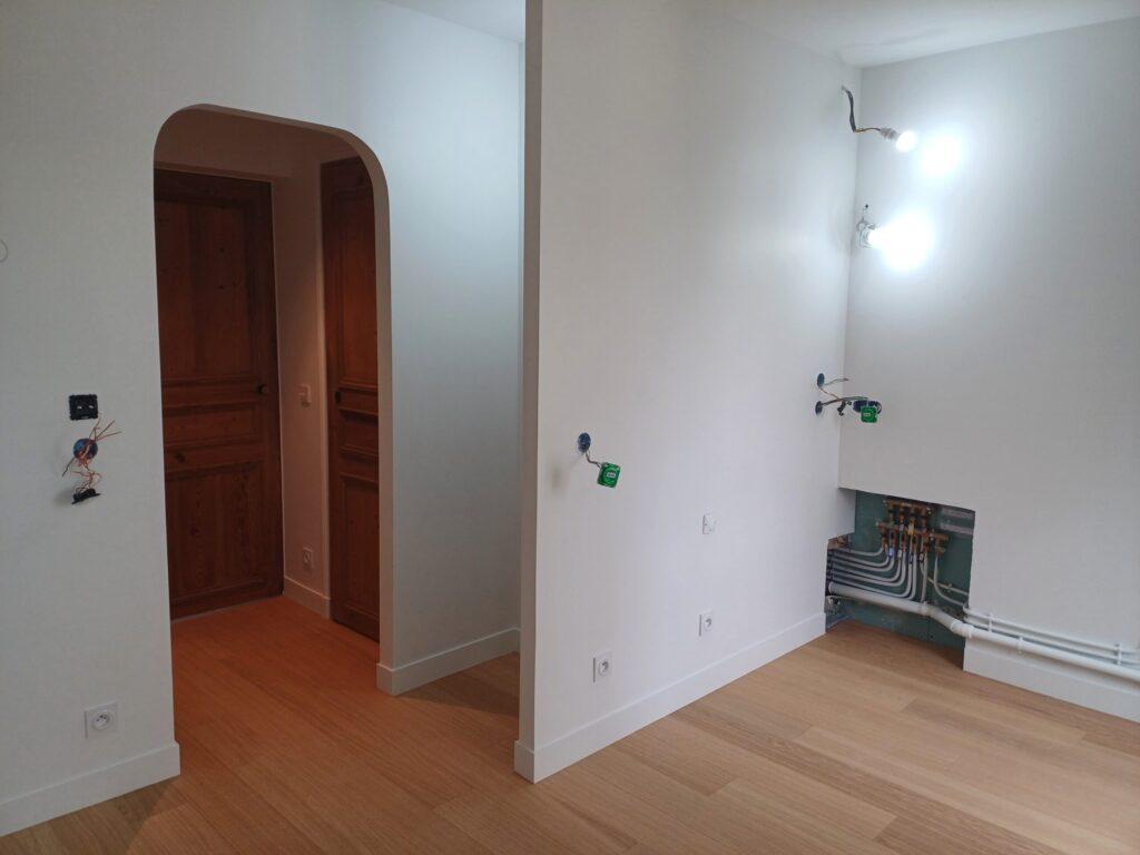 Rénovation complète de cet appartement parisien (parquet, peinture, électricité, ...)