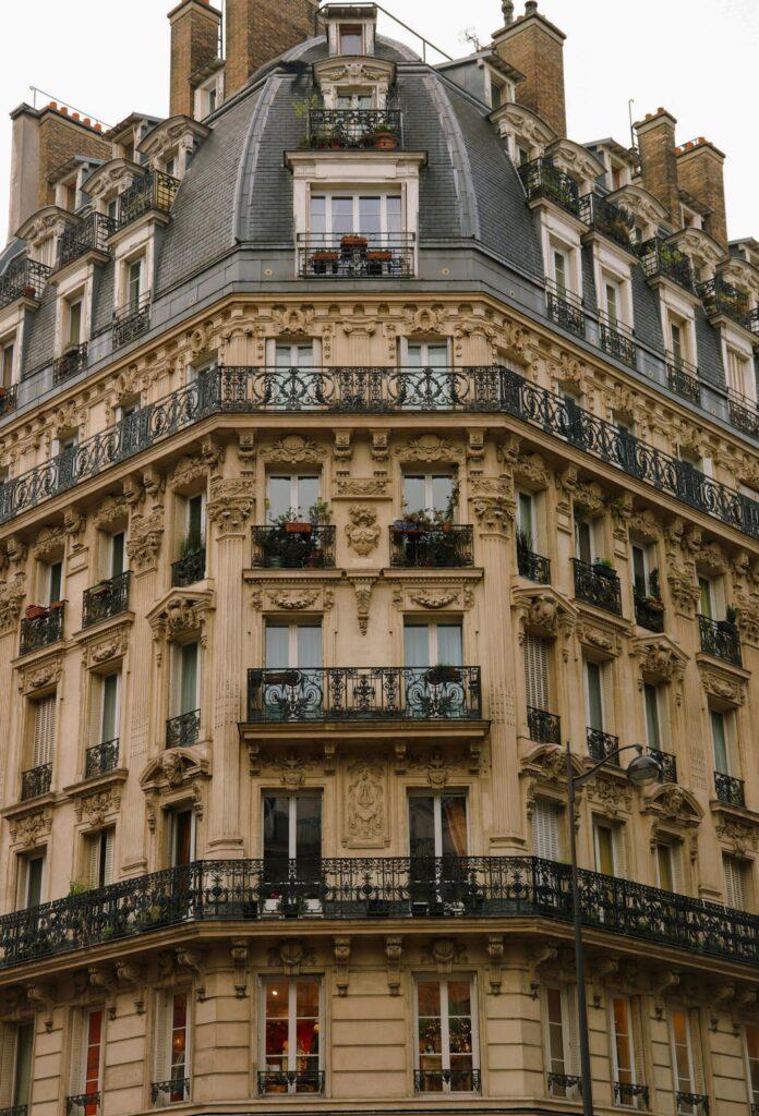 Expert en rénovation -magnifique devanture - façade d'un immeuble parisien