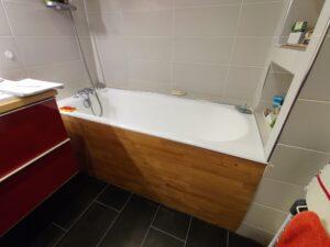 Ancienne baignoire précédent une rénovation de salle de bains