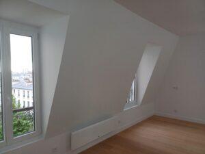 Isolation murale intérieur de cette pièce dans les combles parisiens