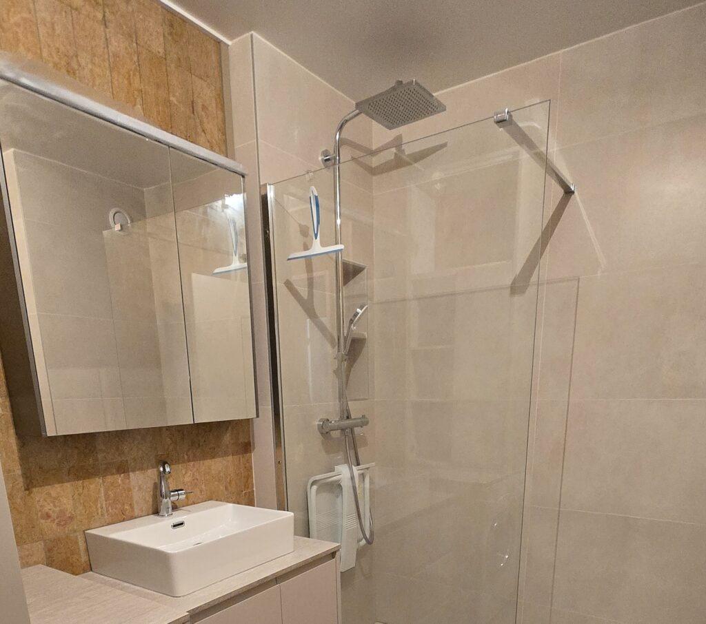 Aménagement et rénovation complète de cette espace de douche