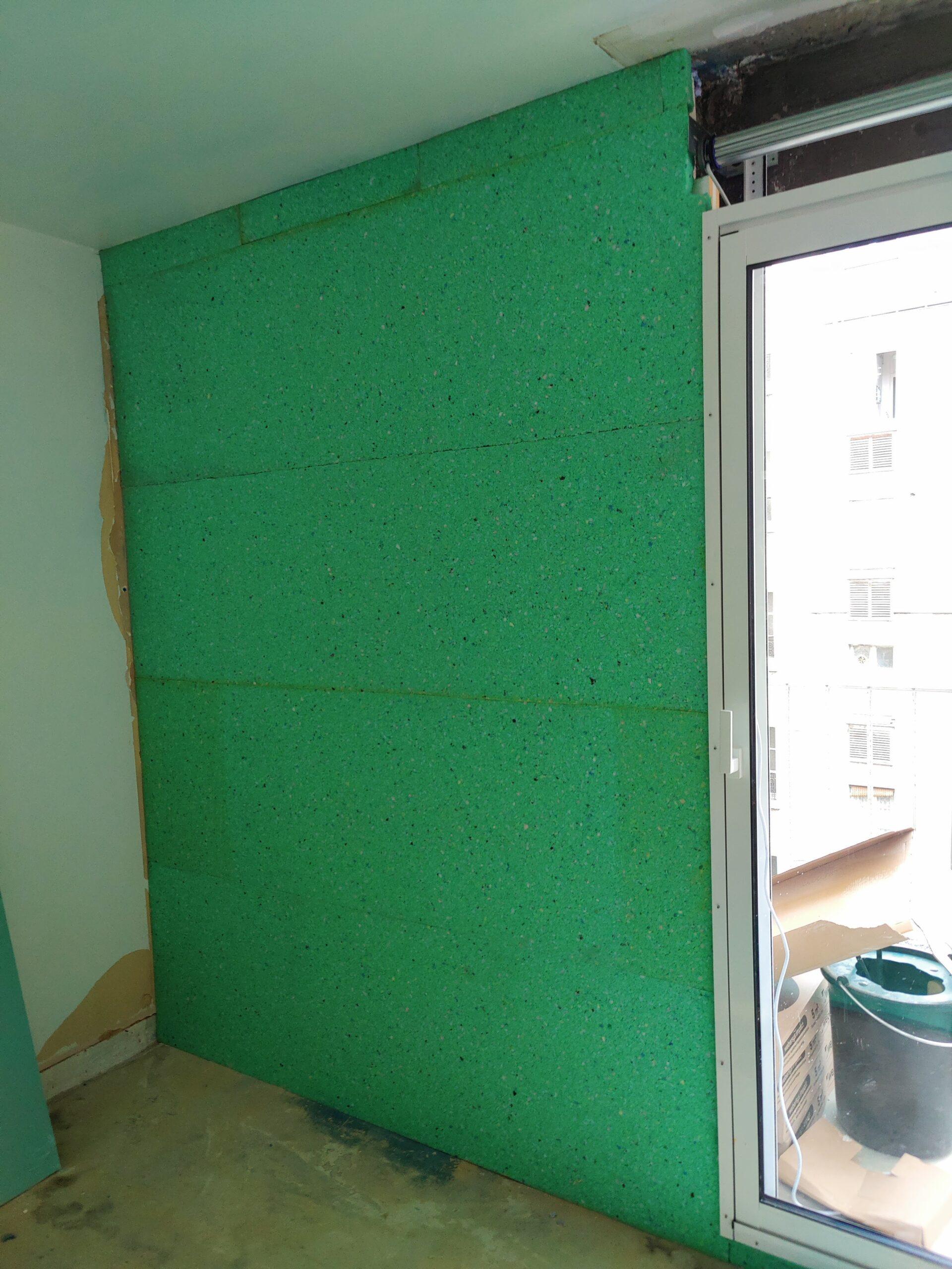 Mur intérieur isolé avec un isolant écologique en fibre naturelle