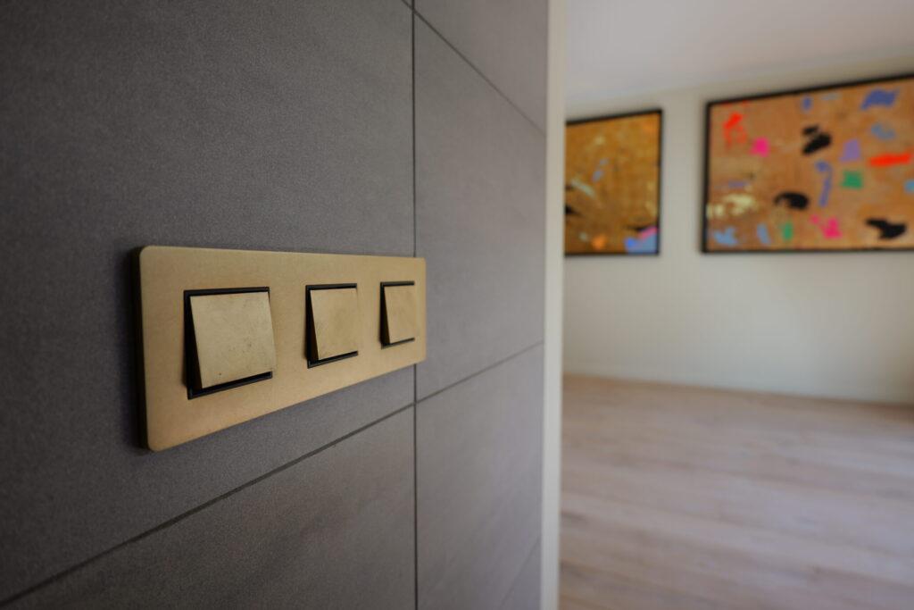 Interrupteur haut de gamme en laiton brossé