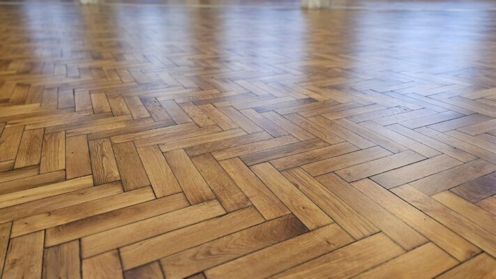Magnifique parquet en pointe de Hongrie réalisés dans cette église parisienne
