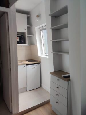 Rénovation complète de la cuisine de ce petit appartement parisien, studio